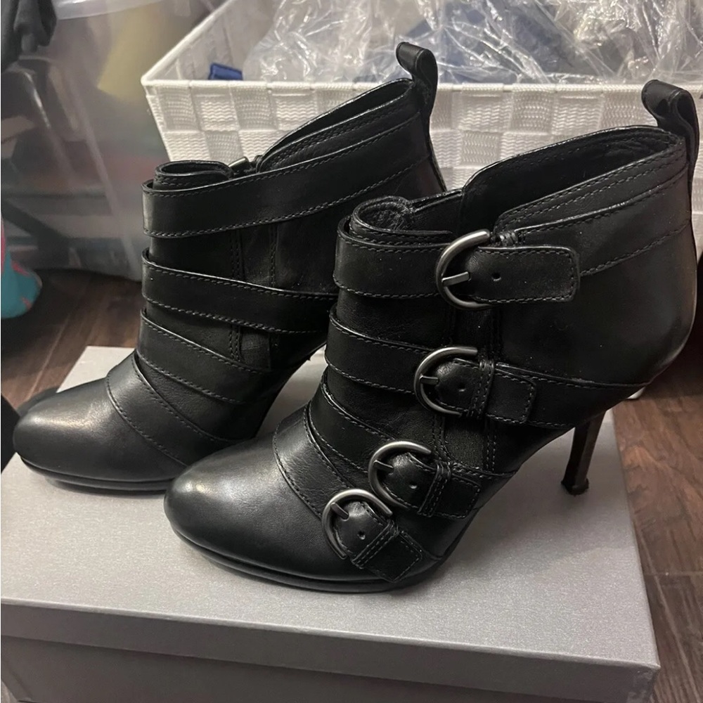 EUC Women's Coach Tessie Pull On Ankle Boots Booties Shoes Size 8 Black Leather